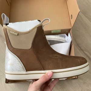 Xtratuff Women’s leather ankle deck boots